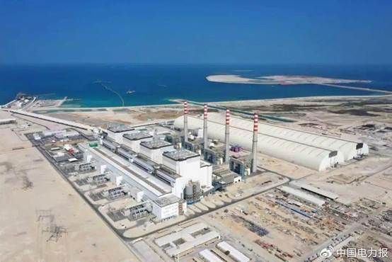 沙滩上有许多人 AI 生成的内容可能不正确。